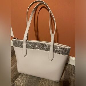 Kate Spade Silver and White Shoulder Bag EUC